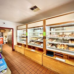 Ahualulco Bakery - Interior, baked goods