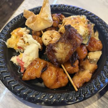 Umi Hotpot Sushi Buffet - Seafood bake, general chicken, grilled shrimp, crab ragoon and beef dish - Sushi Bars Near Me - Tempe, Arizona
