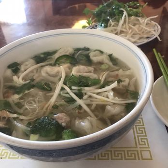 Pho Viet - Lackluster chicken pho w wonton - Vietnamese Near Me - San Rafael, California Pho Viet - Lackluster chicken pho w wonton - Vietnamese Near Me - San Rafael, California