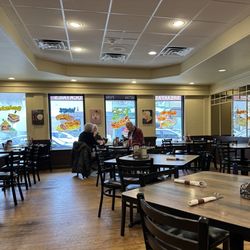 Lighthouse Restaurant - Lots of available tables around 1pm on a weekday. An hour earlier place was packed.