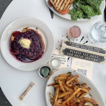 Oddfellows Cafe & Bar - Breakfast Panini, Brioche French Toast, and Chicken Sandwich - Breakfast & Brunch Near Me - Seattle, Washington
