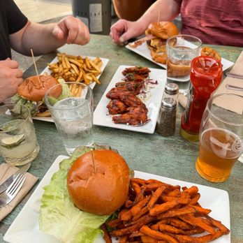 1850 Restaurant - Burgers, wings, & sweet potato fries - American Near Me - Mariposa, California
