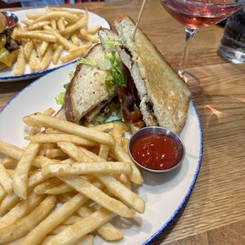 Tupelo Honey Southern Kitchen & Bar - Southern Chicken BLT (no tomato) w/ a Merry Mosa - New American Near Me - Greenville, South Carolina Tupelo Honey Southern Kitchen & Bar - Southern Chicken BLT (no tomato) w/ a Merry Mosa - New American Near Me - Greenville, South Carolina