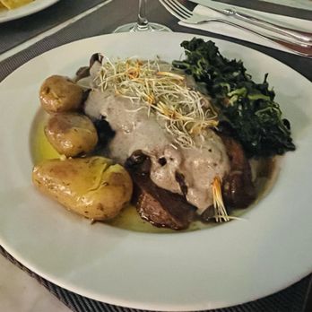 Remédio Santo Restaurante - Seitan steak with potatoes and greens - Vegan Near Me - Porto, 13
