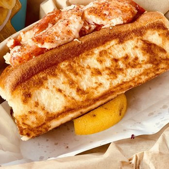 Lobster West - Lobster Roll (have you seen anything more perfect?!) - Seafood Near Me - Coronado, California
