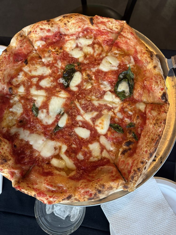 Bambinos Italian Pizzas Logo