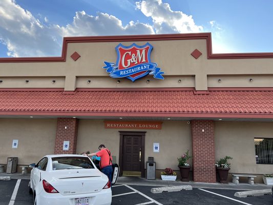 G & M Restaurant by null