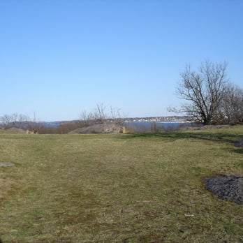 Savin Hill Park - The Grassy Knoll at the top of the hill - Parks Near Me - Dorchester, Massachusetts Savin Hill Park - The Grassy Knoll at the top of the hill - Parks Near Me - Dorchester, Massachusetts