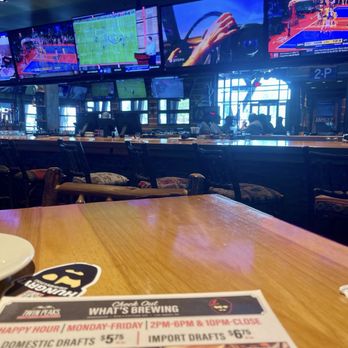 Twin Peaks - This is the spot to see any sports games! - American Near Me - Henderson, Nevada