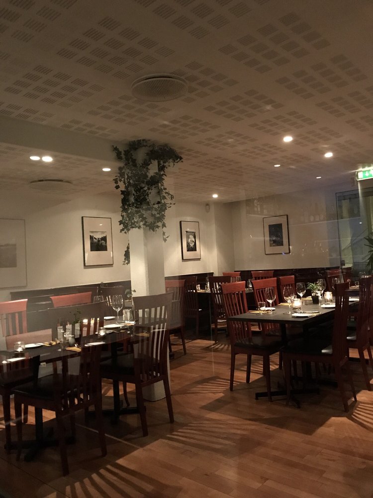 Naboen Pub & Restaurant