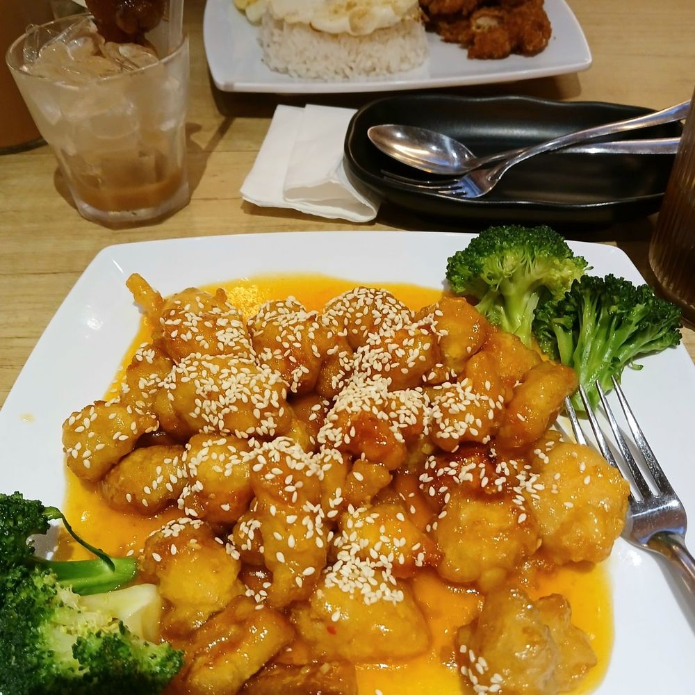 Cafe 11 - Sesame chicken - Hong Kong Style Cafe Near Me - Katy, Texas