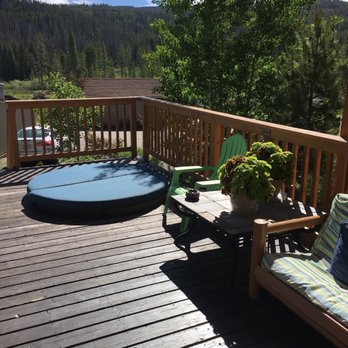 Valley Hi Motel, Inc - Back deck with hot tub looks out to mountains. - Hotels Near Me - Winter Park, Colorado Valley Hi Motel, Inc - Back deck with hot tub looks out to mountains. - Hotels Near Me - Winter Park, Colorado
