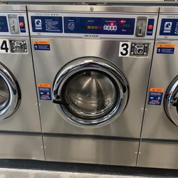 B & D Laundromat & Dry Cleaning - Oversized washer