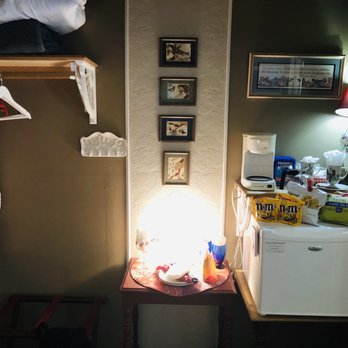 Maple Leaf Cottage Inn - The Gables Room - Bed & Breakfast Near Me - Elsah, Illinois