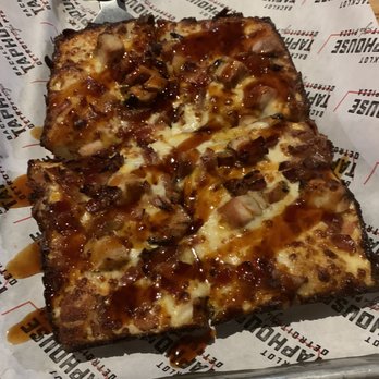 Backlot Taphouse - BBQ chicken pizza - Beer Bar Near Me - Omaha, Nebraska