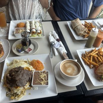 Cafe con Leche - Mexican Near Me - Chicago, Illinois