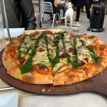 Bear Street Tavern - Pizza Near Me - Banff, Alberta