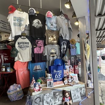 Mayberry On Main - Interior - Flowers & Gifts Near Me - Mount Airy, North Carolina