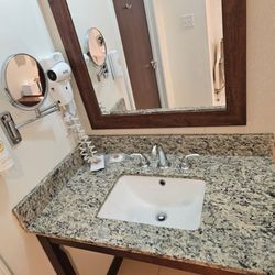 Comfort Suites Farmington - Very little counter space