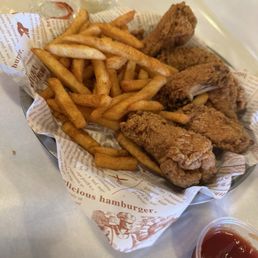 Fried Catfish Basket with sauce