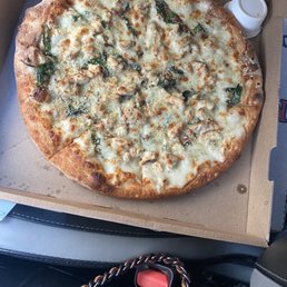 Chicken Alfredo pizza Chicken Alfredo pizza