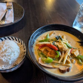 Thai Lagoon - Green curry with tofu - Thai Near Me - Chicago, Illinois