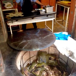 Barbacoa Renato's - El hoyo donde preparan la barbacoa