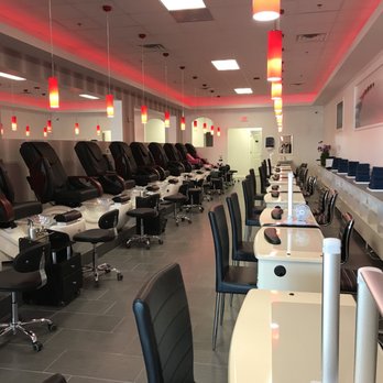 Xpression Nail Spa - Ample room for clients with complimentary water, massaging chairs and TV - Nail Salons Near Me - Skokie, Illinois Xpression Nail Spa - Ample room for clients with complimentary water, massaging chairs and TV - Nail Salons Near Me - Skokie, Illinois
