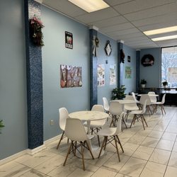 J & O Boba Tea - Nice sitting area