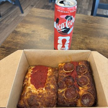 Emmy Squared Pizza - One slice of cheese, one slice of pepperoni - Pizza Near Me - Los Angeles, California