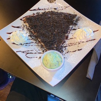 Deesserts - Crepe topped with oreos and chocolate syrup with mint ice cream on the side - Ice Cream & Frozen Yogurt Near Me - Glasgow, GLG