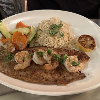 Luna Bistro Cafe - Filete los cabos con camarón - New American Near Me - Long Beach, California