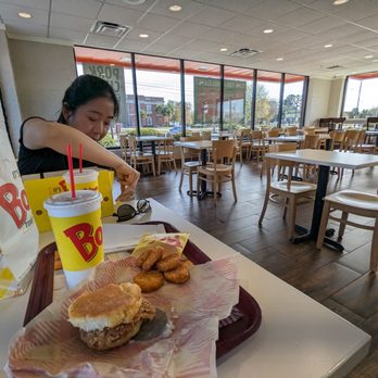 Bojangles - Inside. Dining room. Thanksgiving Day 2023. They closed early at 2pm. - Fast Food Near Me - Dillon, South Carolina