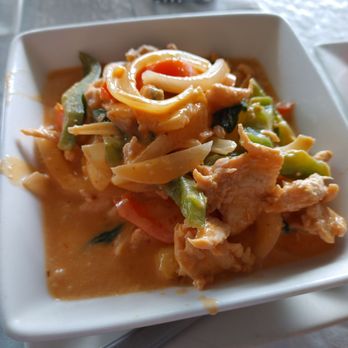 Maile's Thai Bistro - Pineapple curry - Thai Near Me - Honolulu, Hawaii