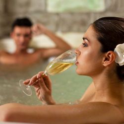 Beauty Lounge - Whirlpool-Erlebnis mit Champagner