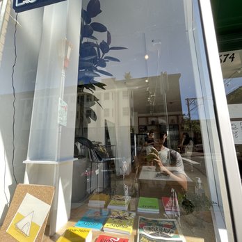 Gift Shop - Display window - Coffee & Tea Near Me - Seattle, Washington