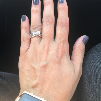 De Luxe Nails Lounge - Nail Salons Near Me - Alexandria, Virginia