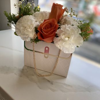 Caro’s Creations - Flower arrangement - Balloon Services Near Me