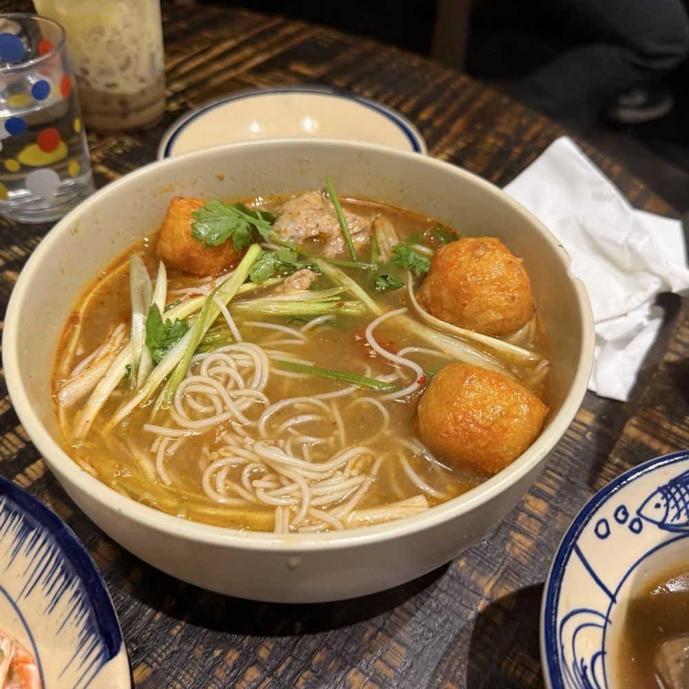 Banh Anh Em - Crab ball noodle soup - Vietnamese Near Me - New York, New York