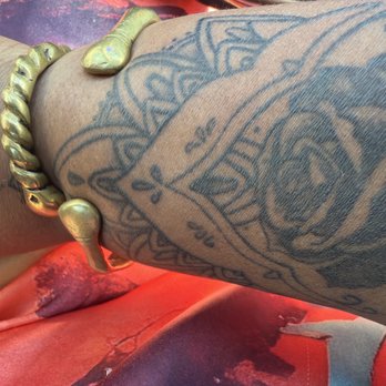 Diamond Cut Tattoos - Tattoo Rose and dot detail - Tattoo Near Me - Columbia, South Carolina