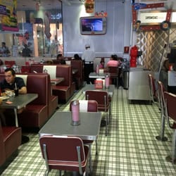 Johnny Rockets - Interior