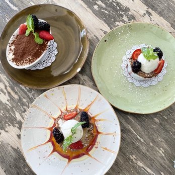 Moonshadows - Old Fashioned Tiramisu, Rhubarb Strawberry Crisp, Apple Pie - Seafood Near Me - Malibu, California Moonshadows - Old Fashioned Tiramisu, Rhubarb Strawberry Crisp, Apple Pie - Seafood Near Me - Malibu, California
