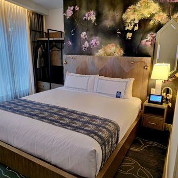 EXchange Hotel Vancouver - King size bed room. - Hotels Near Me - Vancouver, British Columbia EXchange Hotel Vancouver - King size bed room. - Hotels Near Me - Vancouver, British Columbia