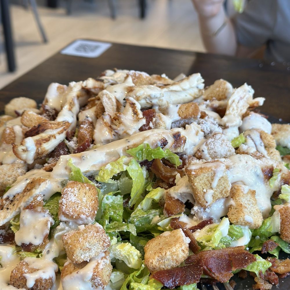 Grand "Cesar Salad" with chicken.