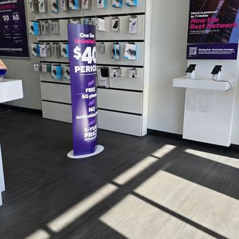 Metro by T-Mobile - Phones - Mobile Phones Near Me - Maplewood, Missouri