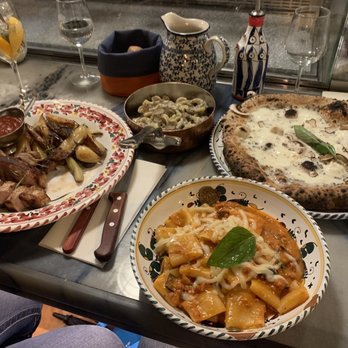 Ober Mamma - Truffle pizza and pasta is worth the wait. Amazing decore - Pizza Near Me - Paris, 75