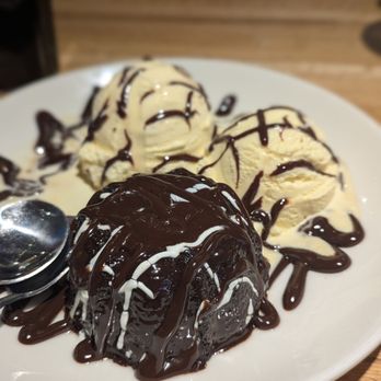 Applebee's Grill + Bar - Triple chocolate meltdown - Sports Bars Near Me - Westminster, Maryland