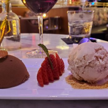 Balan's - Chocolate dome - Cocktail Bars Near Me - Miami, Florida