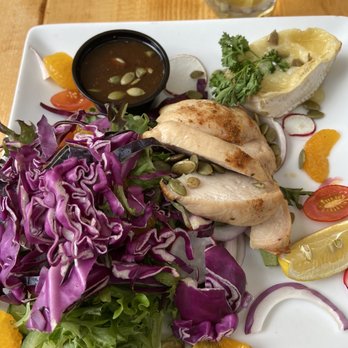 Restaurant Cabaret Liquor Store - Chicken salad with Brie - Beer, Wine & Spirits Near Me - Magog, Quebec