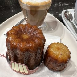 Canelés Baillardran - 12/18/2022 Marocchino Caldo with Canelés with rum.